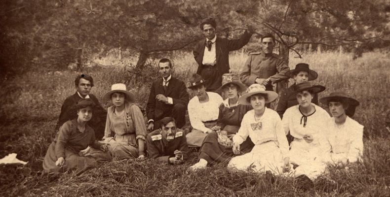 Христо Смирненски и група туристи в Банки, 1920 г. Държател Институт за литература – БАН